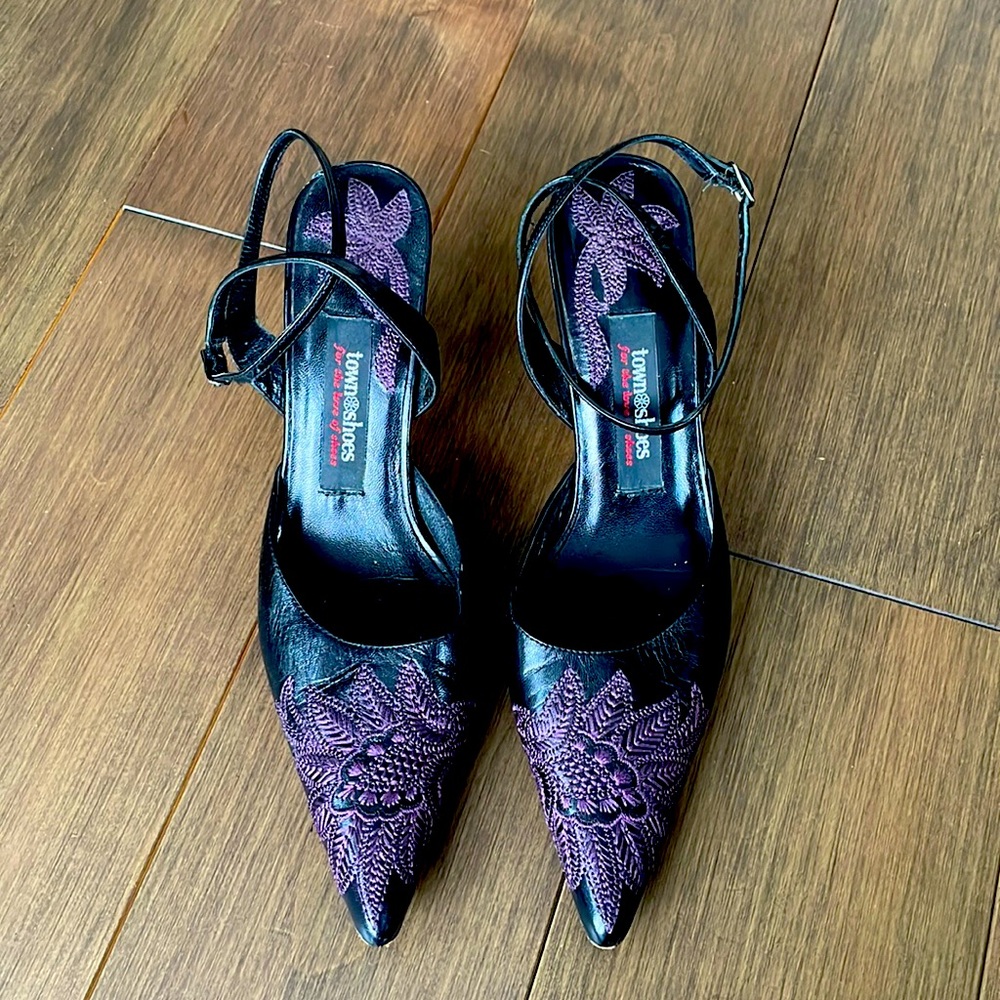 Town Shoes spiked heels with ankle strap. Size 7 1/2. Black with purple. Leather